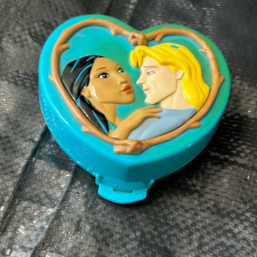 Rare 100% complete Disney Vintage 1995 Pocahontas set bluebird Polly Pocket